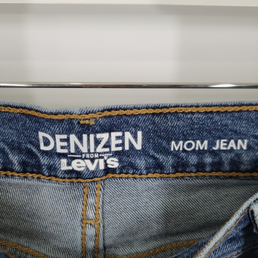 DENIZEN from Levi's Mom‎ Jean Distressed Medium Wash Blue Denim Size 31 x 25 - Picture 5 of 10